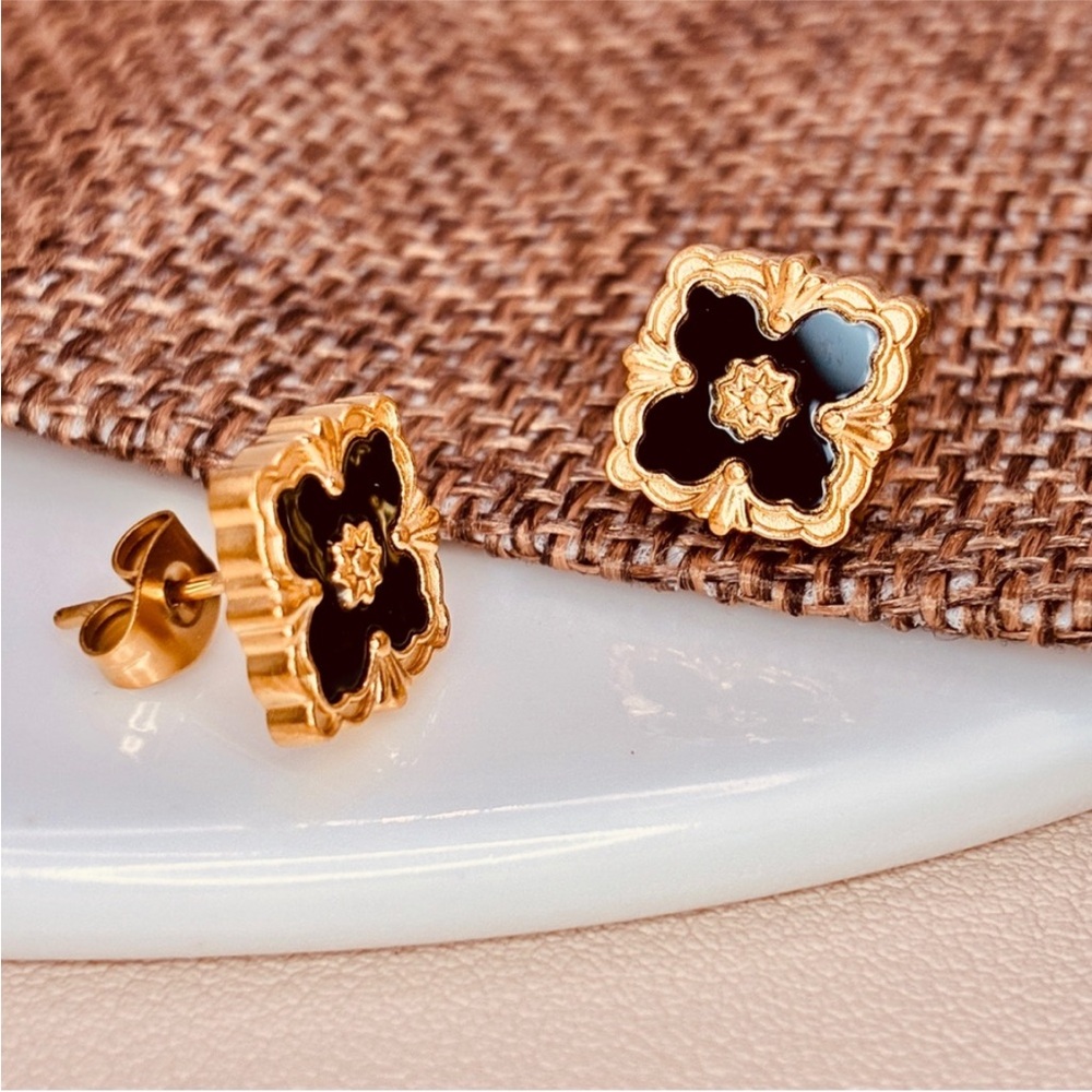 Gold and Black Floral Antique Clover Design Stud Earrings